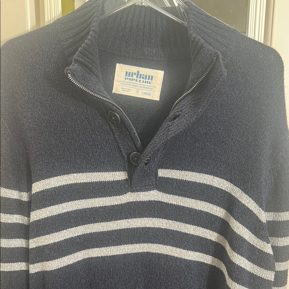 Urban Outfitters Navy Blue and Gray Men's Sweater great condition - Picture 10 of 10